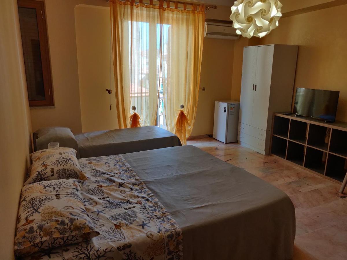 Bed & Breakfast Casa Vittoria Santo Stefano di Camastra Exteriör bild
